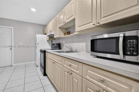 275 W 68th St 106, Hialeah FL - photo 22 of 29