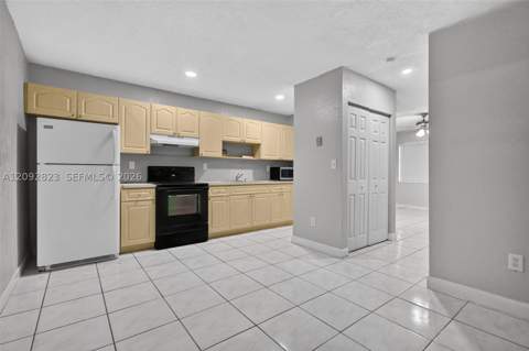 275 W 68th St 106, Hialeah FL - photo 24 of 29