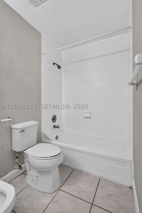 275 W 68th St 106, Hialeah FL - photo 9 of 29