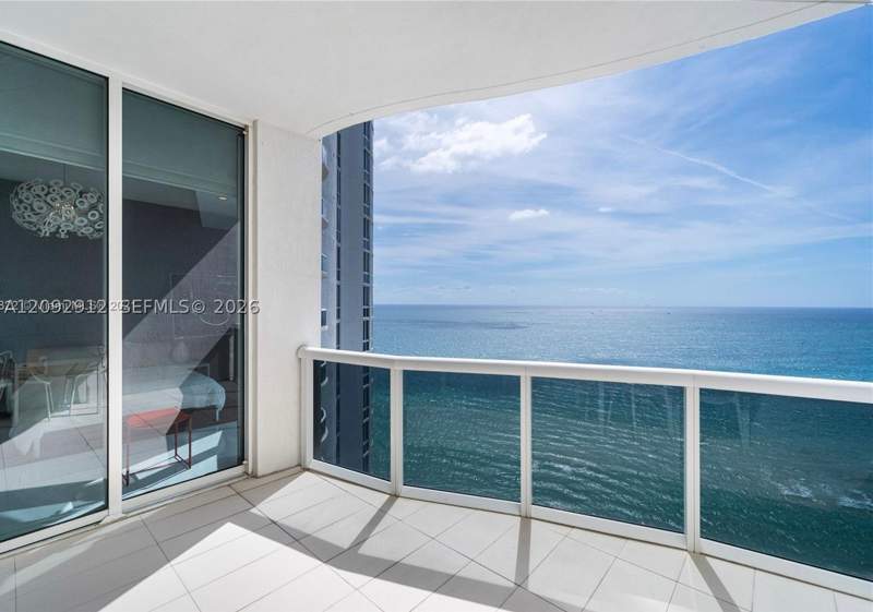 3 bedroom Condominium at 15811 Collins Ave 2006, Tdr Tower III Condo, Sunny Isles Beach — photo 3