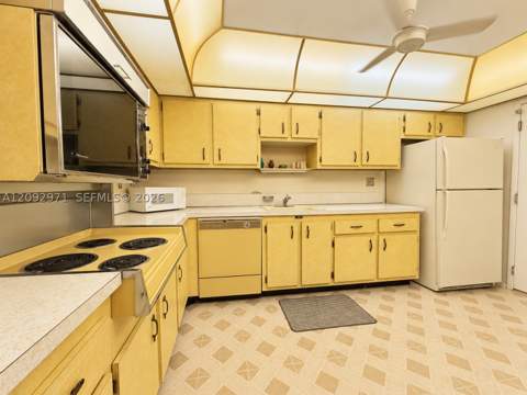 1465 NE 123rd St 505, North Miami FL - photo 15 of 23