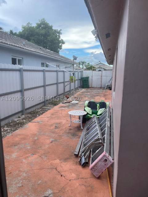 10071 NW 127 terrace, Hialeah Gardens FL - photo 12 of 14