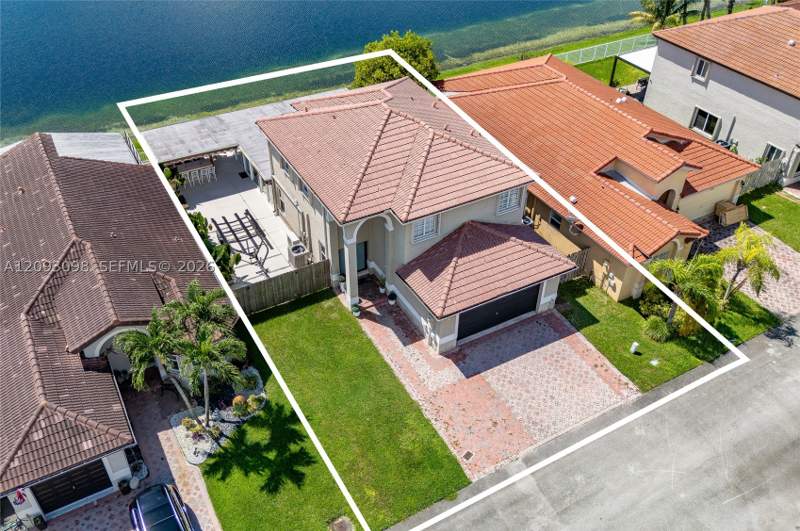 4 bedroom SingleFamilyResidence at 12028 SW 133rd Ter, Four Lakes Sec 7, Miami — photo 2