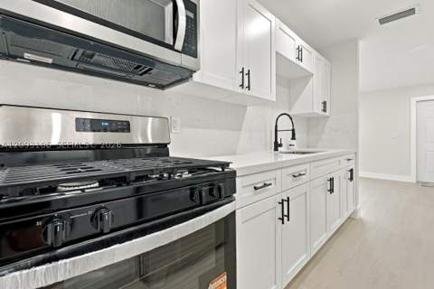 18814 NW 46th Ave, Miami Gardens FL - photo 8 of 39
