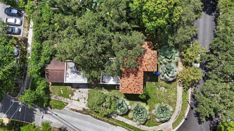 3 bedroom SingleFamilyResidence at 931 NW 14th Ct, Oak Terrace, Miami — photo 2