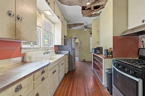 931 NW 14th Ct, Miami FL - photo 7 of 26