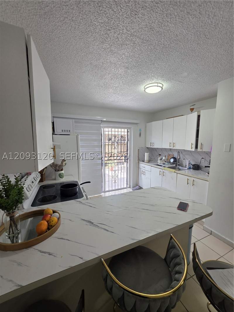 2 bedroom Condominium at 7673 W 29th Ln 102-47, El Prado Xiii Condo, Hialeah — photo 4
