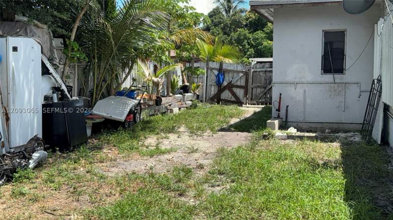 4 bedroom SingleFamilyResidence at 551 NE 159th St, Fulford Highlands 3 Addn, Miami — photo 5