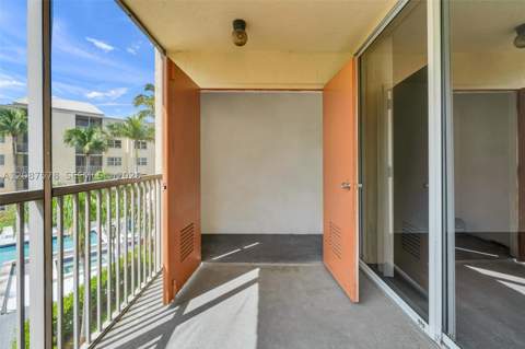 8255 Lake Dr 304, Doral FL - photo 18 of 26