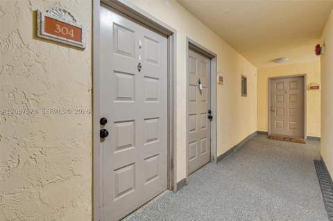 8255 Lake Dr 304, Doral FL - photo 6 of 26