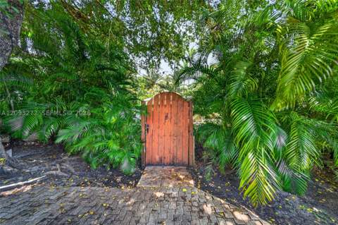 1103 NE 118th St, Biscayne Park FL - photo 15 of 65