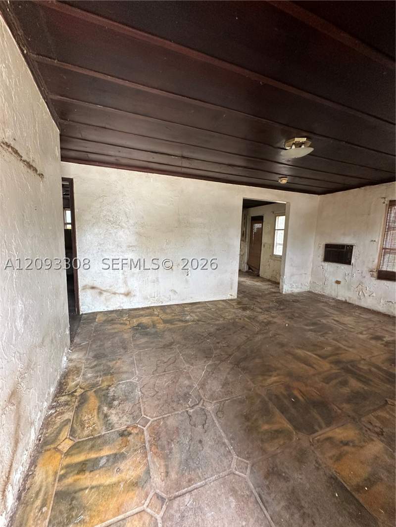 1 bedroom SingleFamilyResidence at 16122 NE 18th Ct, Fulford Heights, North Miami Beach — photo 4