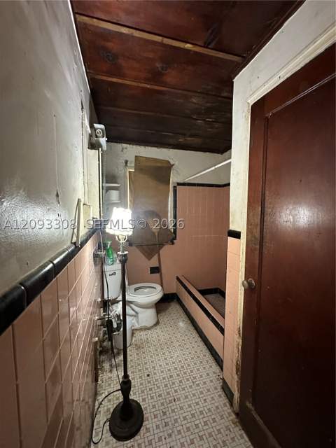 16122 NE 18th Ct, North Miami Beach FL - photo 6 of 7