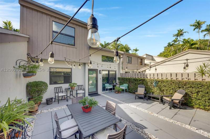 2 bedroom Townhouse at 11236 SW 104th St, Sabal Chase Sec 6, Miami — photo 2