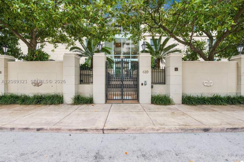 4 bedroom Condominium at 610 Valencia Ave 502, The New French Village Co, Coral Gables — photo 2
