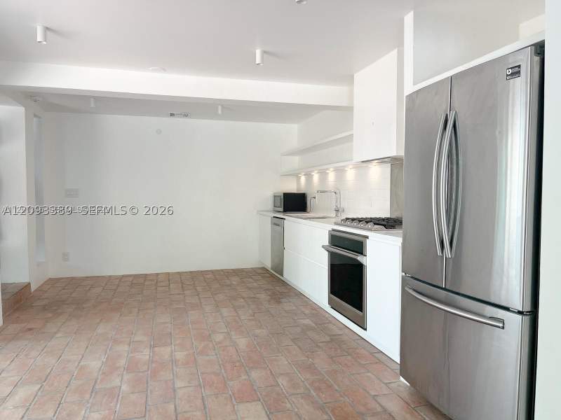 3 bedroom SingleFamilyResidence at 3841 Kumquat Ave, Douglas Circle, Miami — photo 4