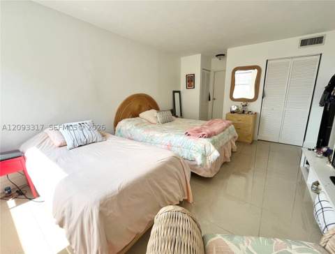 2935 NE 163rd St 5P, North Miami Beach FL - photo 13 of 31