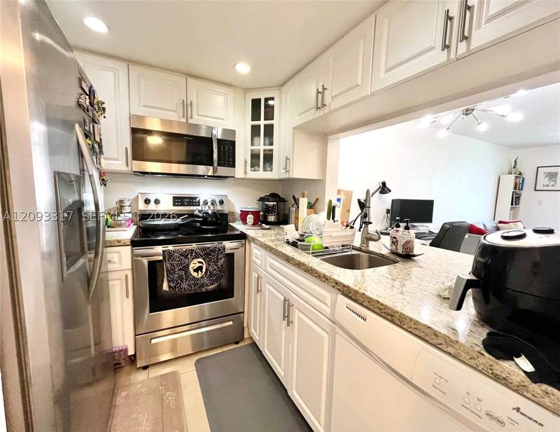 1 bedroom Condominium at 2935 NE 163rd St 5P, Bayswater Court Condo, North Miami Beach — photo 5