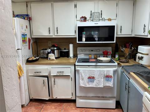 13715 Kendale Lakes Cir A-107, Miami FL - photo 12 of 29