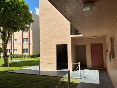 13715 Kendale Lakes Cir A-107, Miami FL - photo 7 of 29
