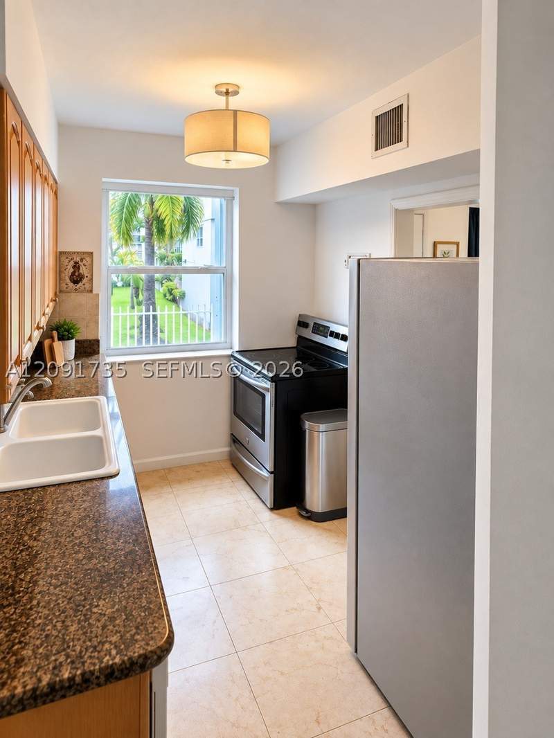 2 bedroom Condominium at 530 SW 10th St 2-C, El Capri Courtyards Condo, Miami — photo 5
