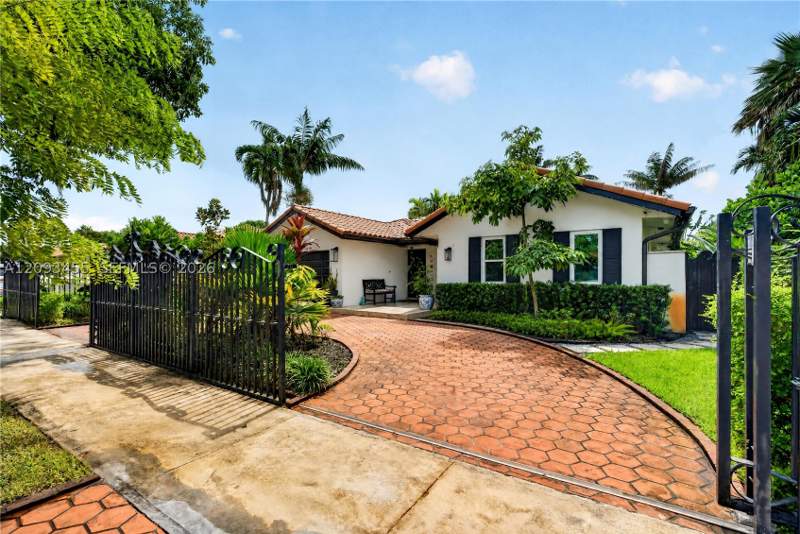 3 bedroom SingleFamilyResidence at 13310 NW 8th St, Leomar Homes, Miami — photo 2
