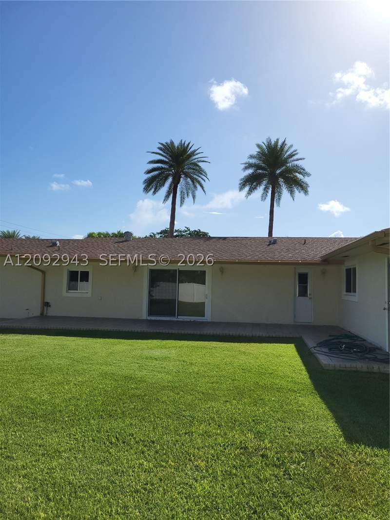 4 bedroom SingleFamilyResidence at 12804 SW 94th Pl, Briar Bay Urban Park Sec, Miami — photo 2