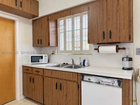 949 NW 9th St, Homestead FL - photo 10 of 33