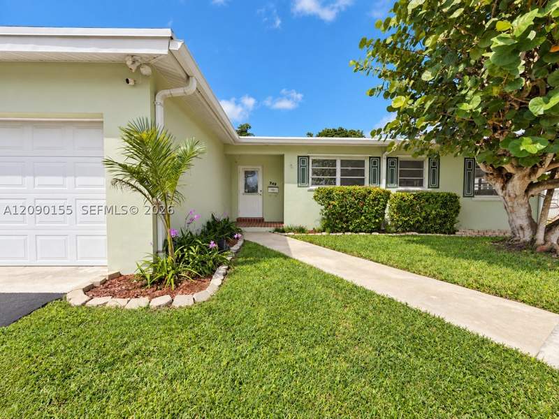 4 bedroom SingleFamilyResidence at 949 NW 9th St, Newport 2nd Rev, Homestead — photo 5