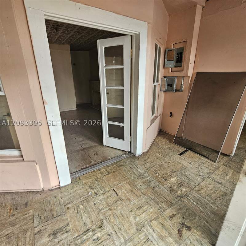 4 bedroom SingleFamilyResidence at 105 NW 58th St, High School Pk Track, Miami — photo 5