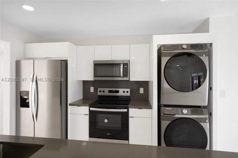 8745 NW 150th Ter, Miami Lakes FL - photo 12 of 46