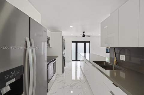 8745 NW 150th Ter, Miami Lakes FL - photo 13 of 46