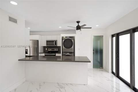 8745 NW 150th Ter, Miami Lakes FL - photo 16 of 46