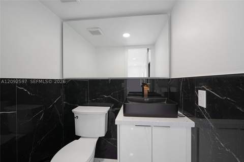 8745 NW 150th Ter, Miami Lakes FL - photo 17 of 46