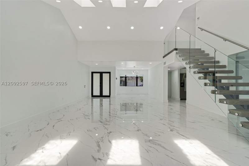 5 bedroom SingleFamilyResidence at 8745 NW 150th Ter, West Lakes Gardens, Miami Lakes — photo 4