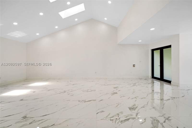 5 bedroom SingleFamilyResidence at 8745 NW 150th Ter, West Lakes Gardens, Miami Lakes — photo 5