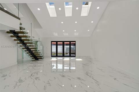 8745 NW 150th Ter, Miami Lakes FL - photo 7 of 46