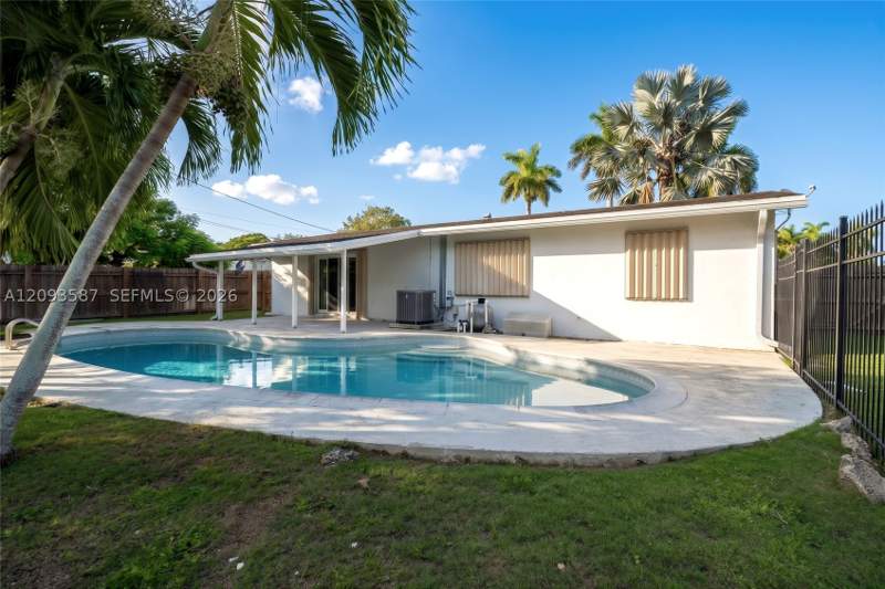 3 bedroom SingleFamilyResidence at 16020 SW 97th Ct, Palmetto Country Club Est, Miami — photo 2