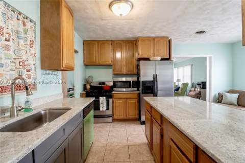 16020 SW 97th Ct, Miami FL - photo 6 of 31