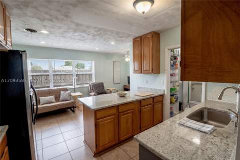 16020 SW 97th Ct, Miami FL - photo 7 of 31