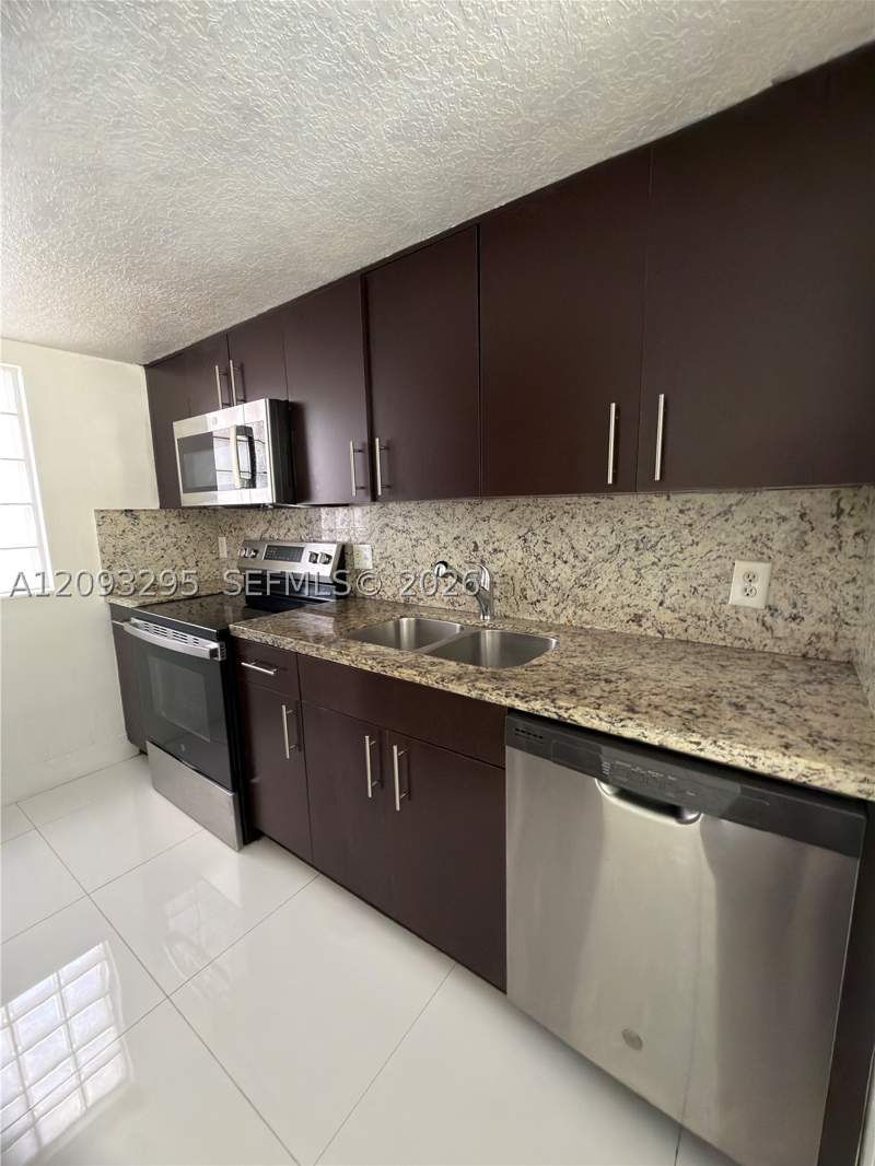2 bedroom Condominium at 695 SW 11th St 204, Havanah Roads Condo, Miami — photo 4