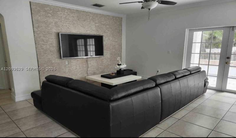 5 bedroom SingleFamilyResidence at 16231 NW 84th Ct, Royal Lakes 1st Addn, Miami Lakes — photo 5