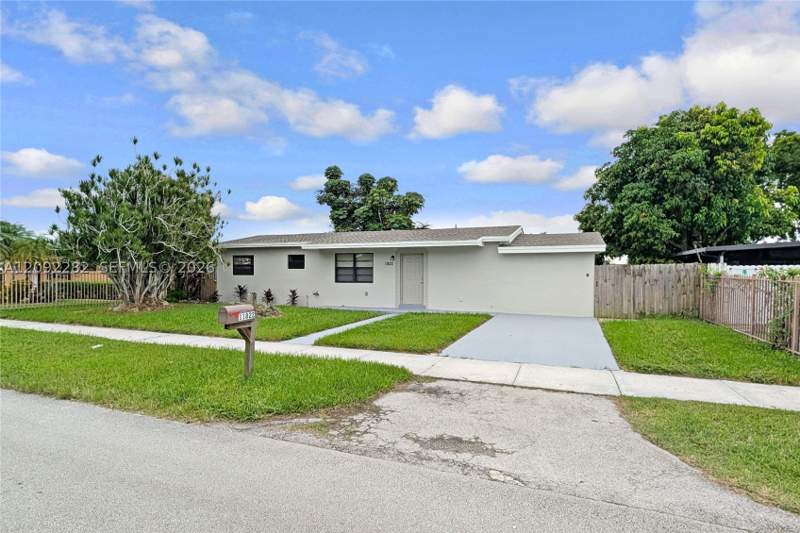 4 bedroom SingleFamilyResidence at 11822 SW 169th St, Richmond Hill Farms, Miami — photo 2