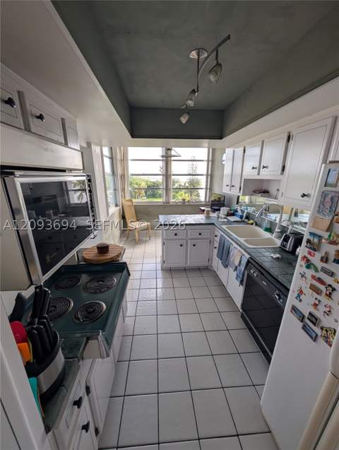 11930 N Bayshore Dr 502, North Miami FL - photo 20 of 44