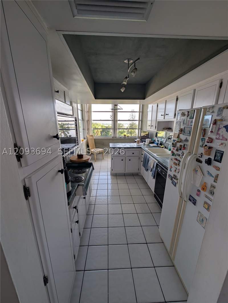 2 bedroom Condominium at 11930 N Bayshore Dr 502, Majorca Towers Condo, North Miami — photo 4