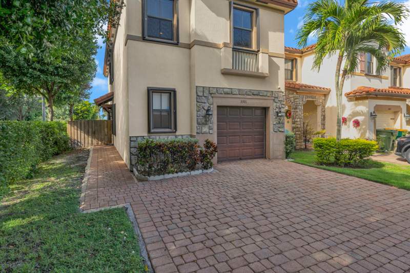3 bedroom SingleFamilyResidence at 3701 NE 2nd Street, Baywinds Of Hatteras, Homestead — photo 4