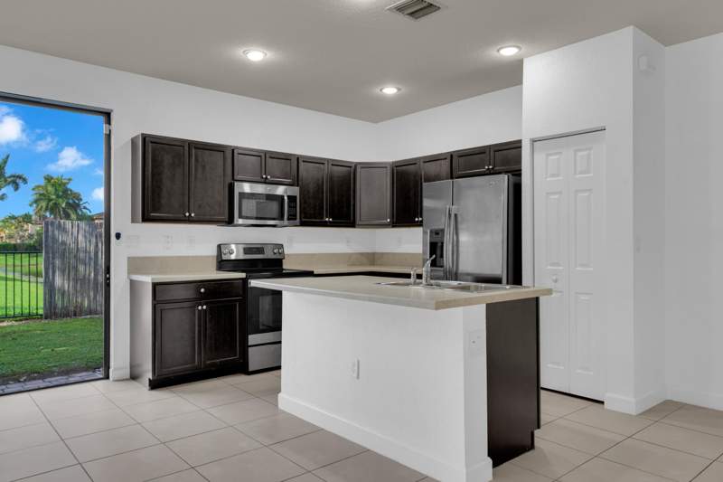 3 bedroom SingleFamilyResidence at 3701 NE 2nd Street, Baywinds Of Hatteras, Homestead — photo 5