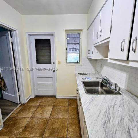 1051 SW 72nd Ct, Miami FL - photo 8 of 30