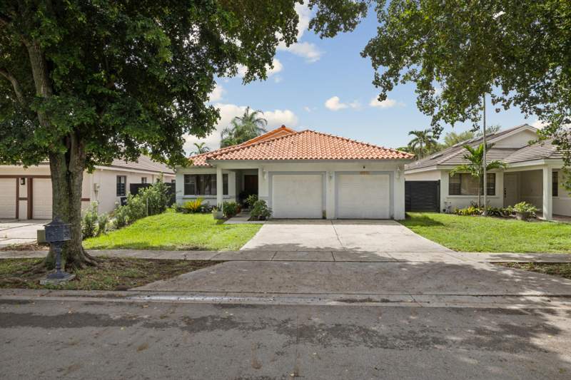 3 bedroom SingleFamilyResidence at 8738 NW 150th Terrace, West Lakes Gardens, Miami Lakes — photo 4