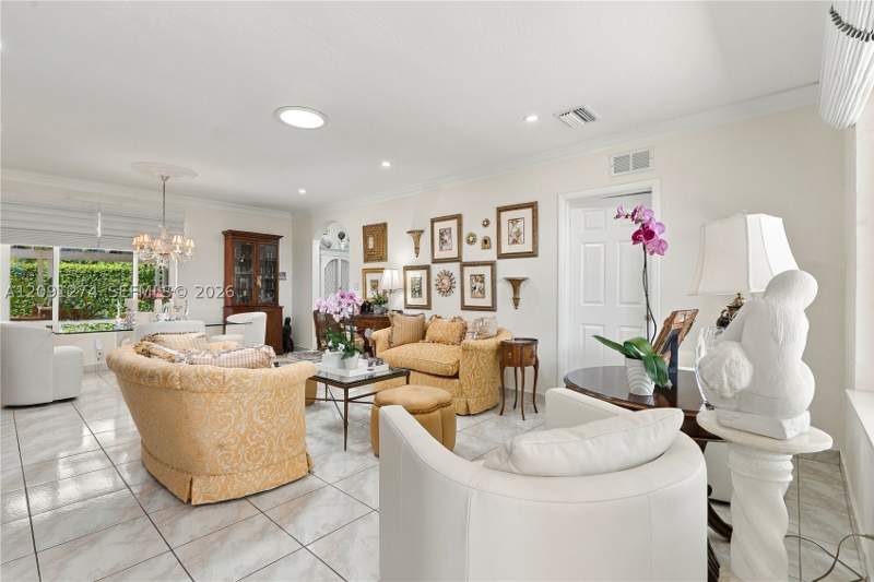 3 bedroom SingleFamilyResidence at 890 NE 168th St, Panuleta Gardens, North Miami Beach — photo 5
